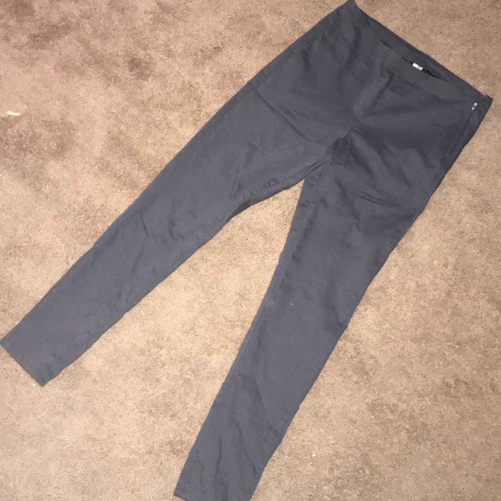H&M slim fitting legging type pants. Grey